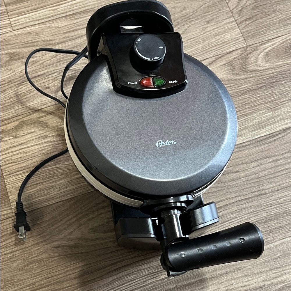 Oster DuraCeramic Flip Waffle Maker - Black & White - Picture 6 of 12
